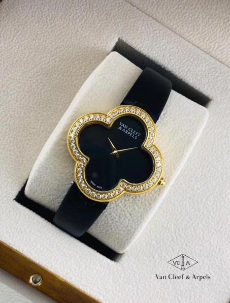 VAN CLEEF   Alhambra watch, small model