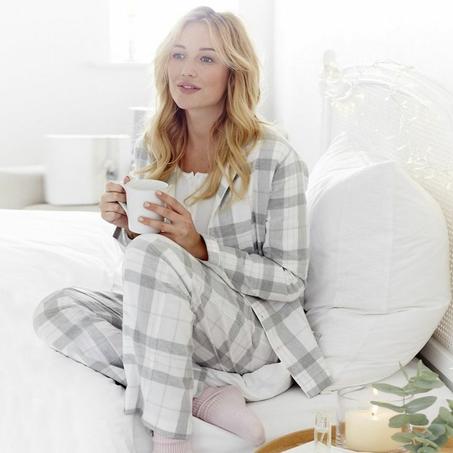 بيجامات نسائية