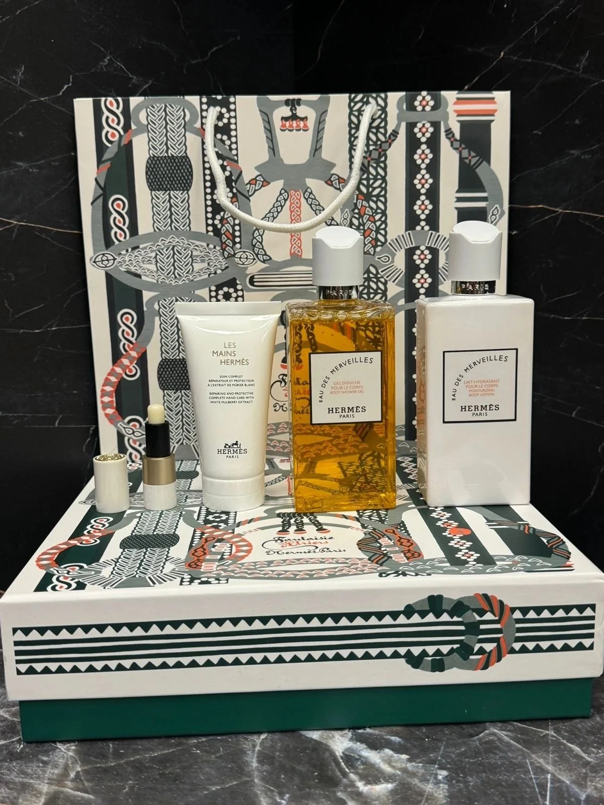 مجموعة هيرمس للنظافة متكون من اربع قطع، 199 درهم توصيل مجاني