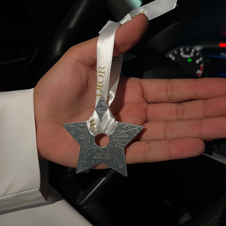 تعليقة للسيارة من ديور مع البوكس و الشنطة - توصيل مجاني