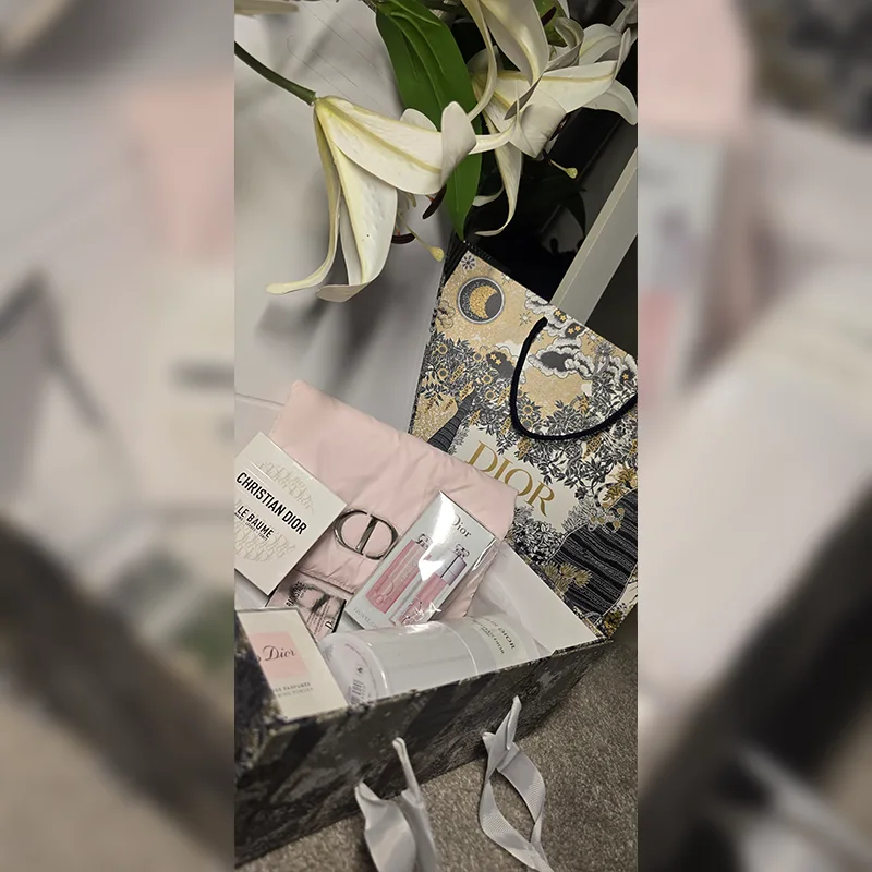 بوكس المايكاب  مع باوش مجاني من ديور  توصيل مجاني