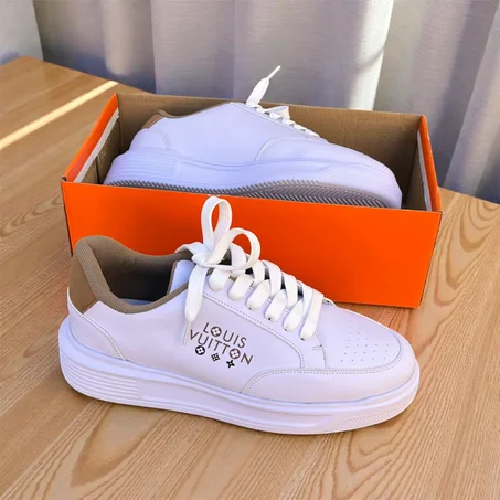 حذاء رجالي أنيق باللون الأبيض الناصع – جودة ممتازة وتصميم عصري