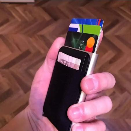 محفظة RFID 2025