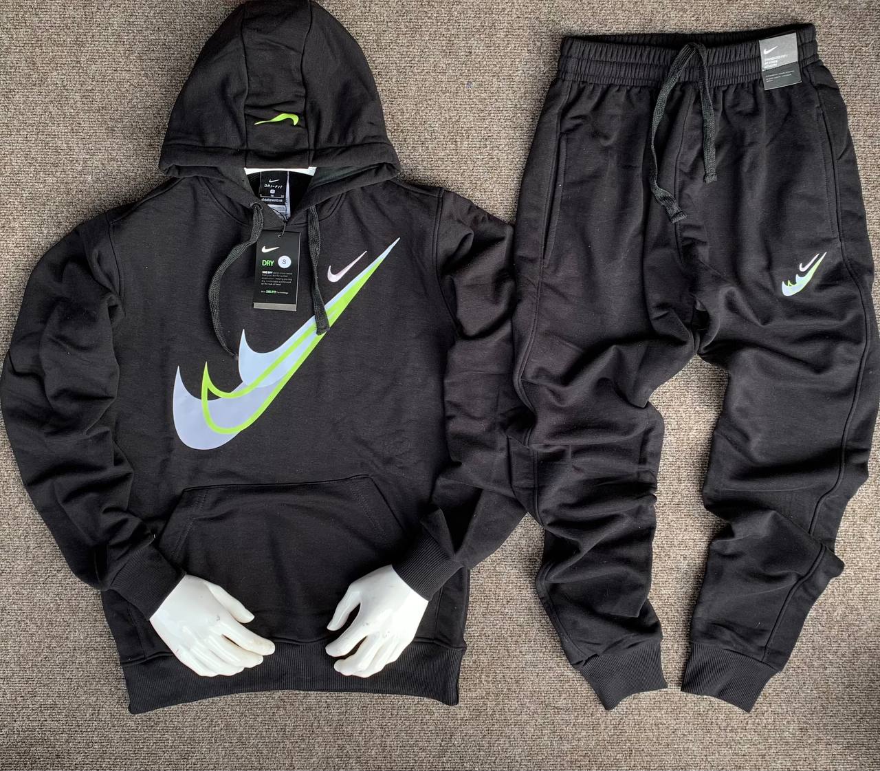 NIKE.NOIR