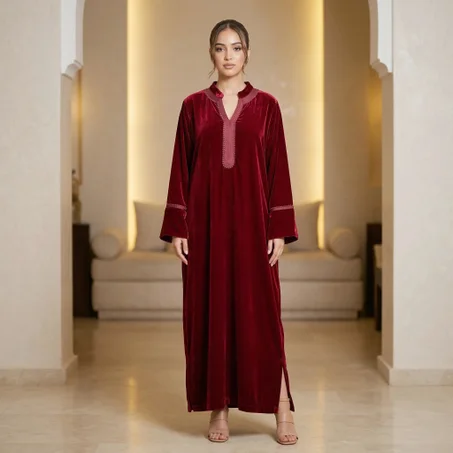 جلابة مخمل حمراء فاخرة بإطلالة أنثوية جذابة