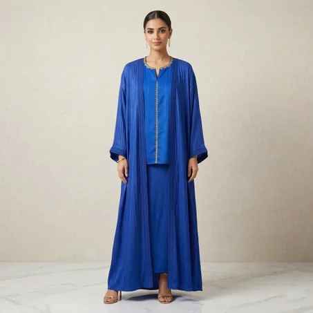 طقم الملكة: طقم ثلاثي أزرق ملكي مطرز يدوياً بالذهبي 👑