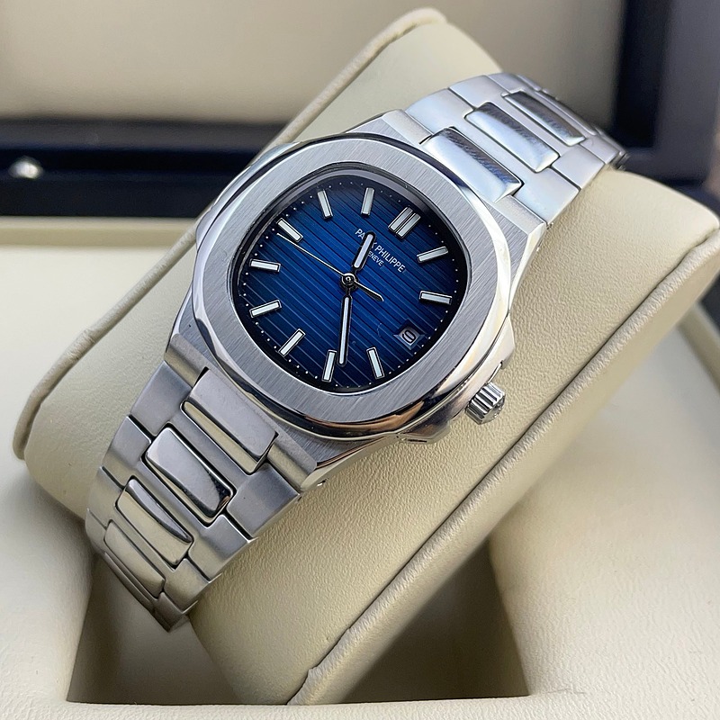 Montre Patek Philippe Homme – Élégance et Prestige Boîte Simple