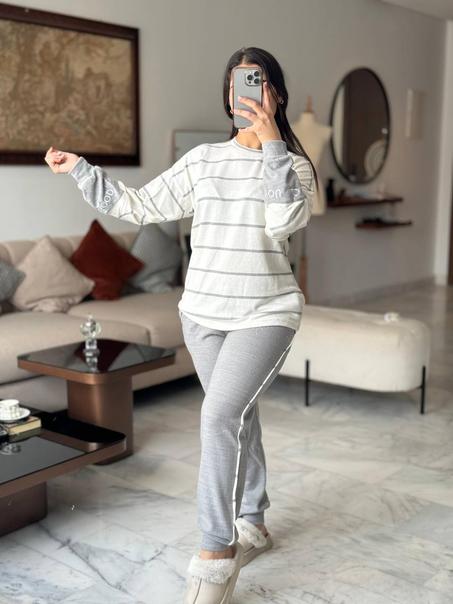 بيجاما مريحة وأنيقة، مثالية للاسترخاء والراحة في المنزل