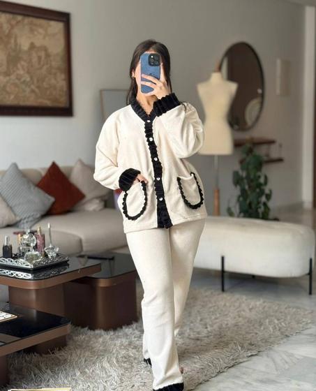 ✨ بيجاما أنيقة ومريحة لأوقاتك الدافئة 🩷🤍