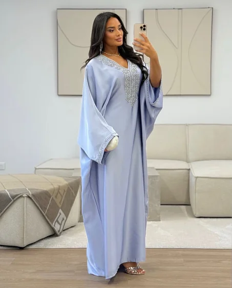 عباية ساتان فاخرة بتطريز لامع
