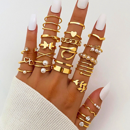 Éclectique et brillant ensemble de 22 bagues