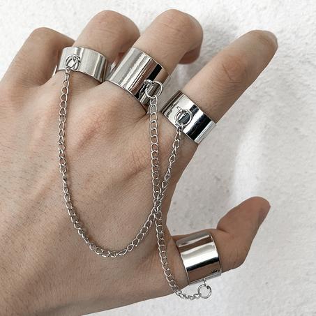 Ensemble de 4 bagues liées avec une chaîne bohème