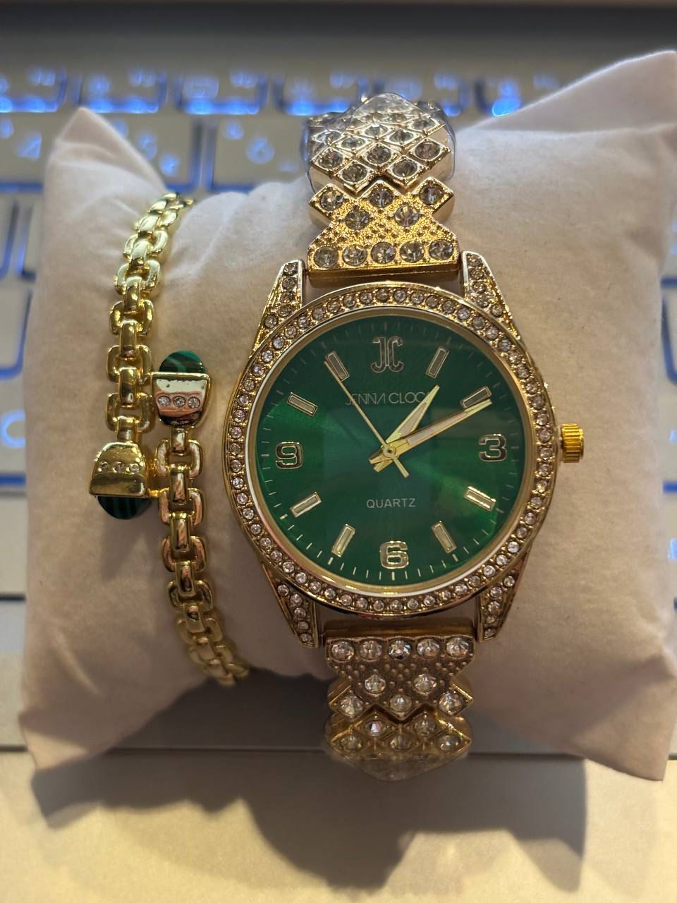 montre jennaclock vert et braclet vert et or pour femme