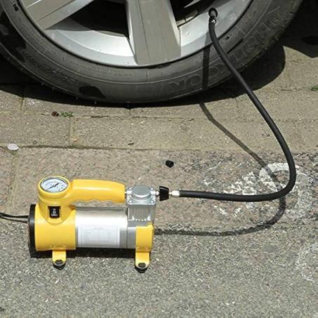 نفاخ كهربائي محمول للسيارات والدراجات.