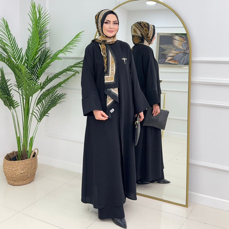 عباية  مع السِرْوال.