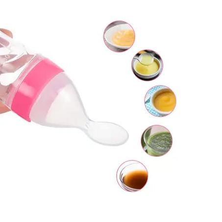 رضاعة تغدية الطفل من السلكون مع ملعقة