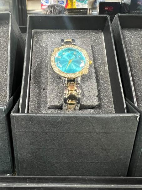 ساعة Chanel ✨ لمسة فاخرة تزيد إطلالتك أناقة."