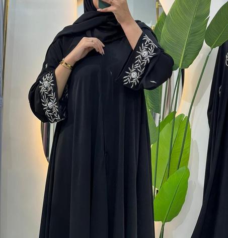 عباية سوداء إماراتية