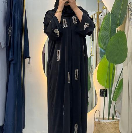 عباية "بريق الليل" الإماراتية
