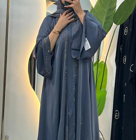 عباية "نجمة المساء" الإماراتية