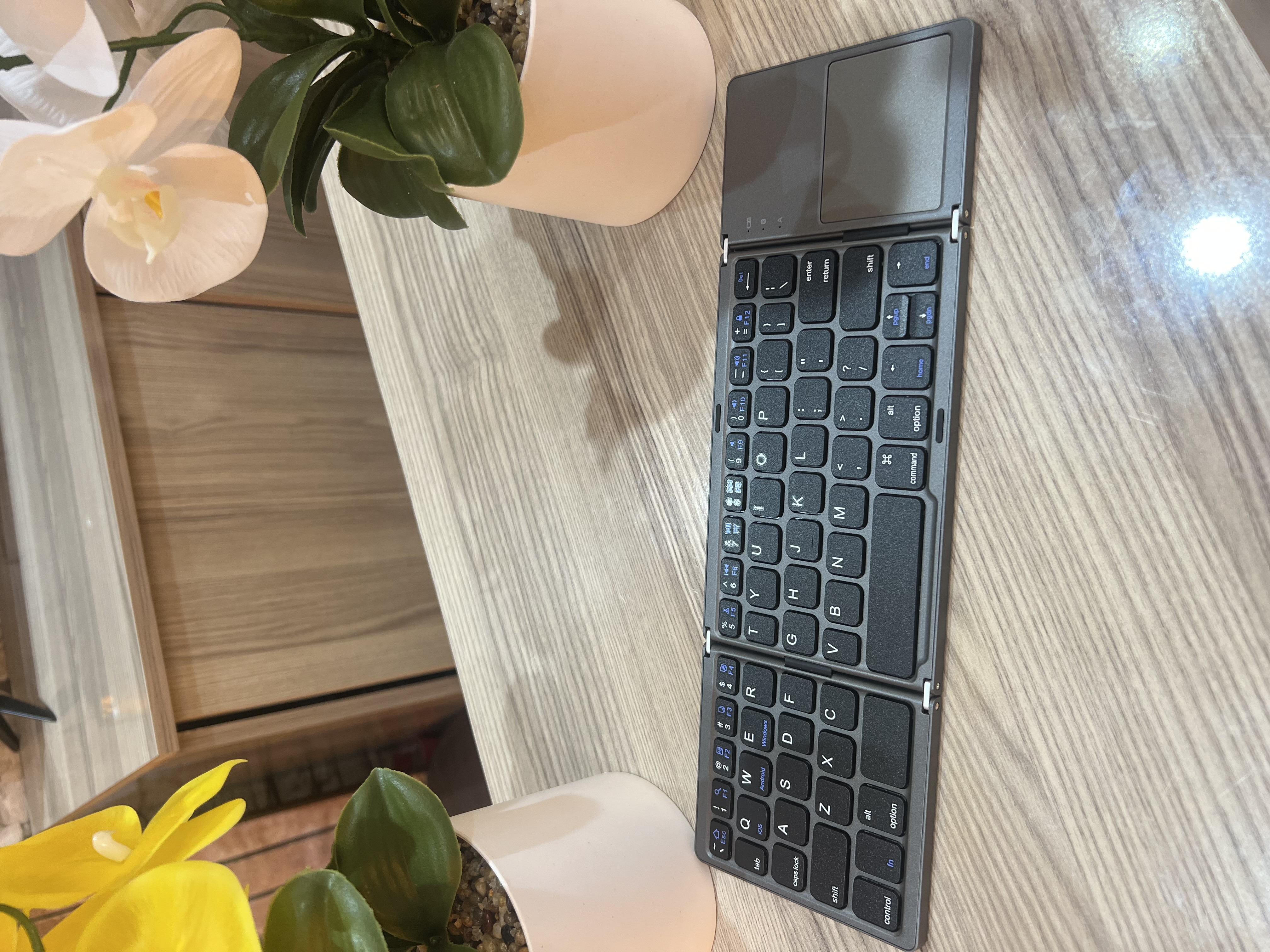 FOLDING CLAVIER WITH TOUCHPAD