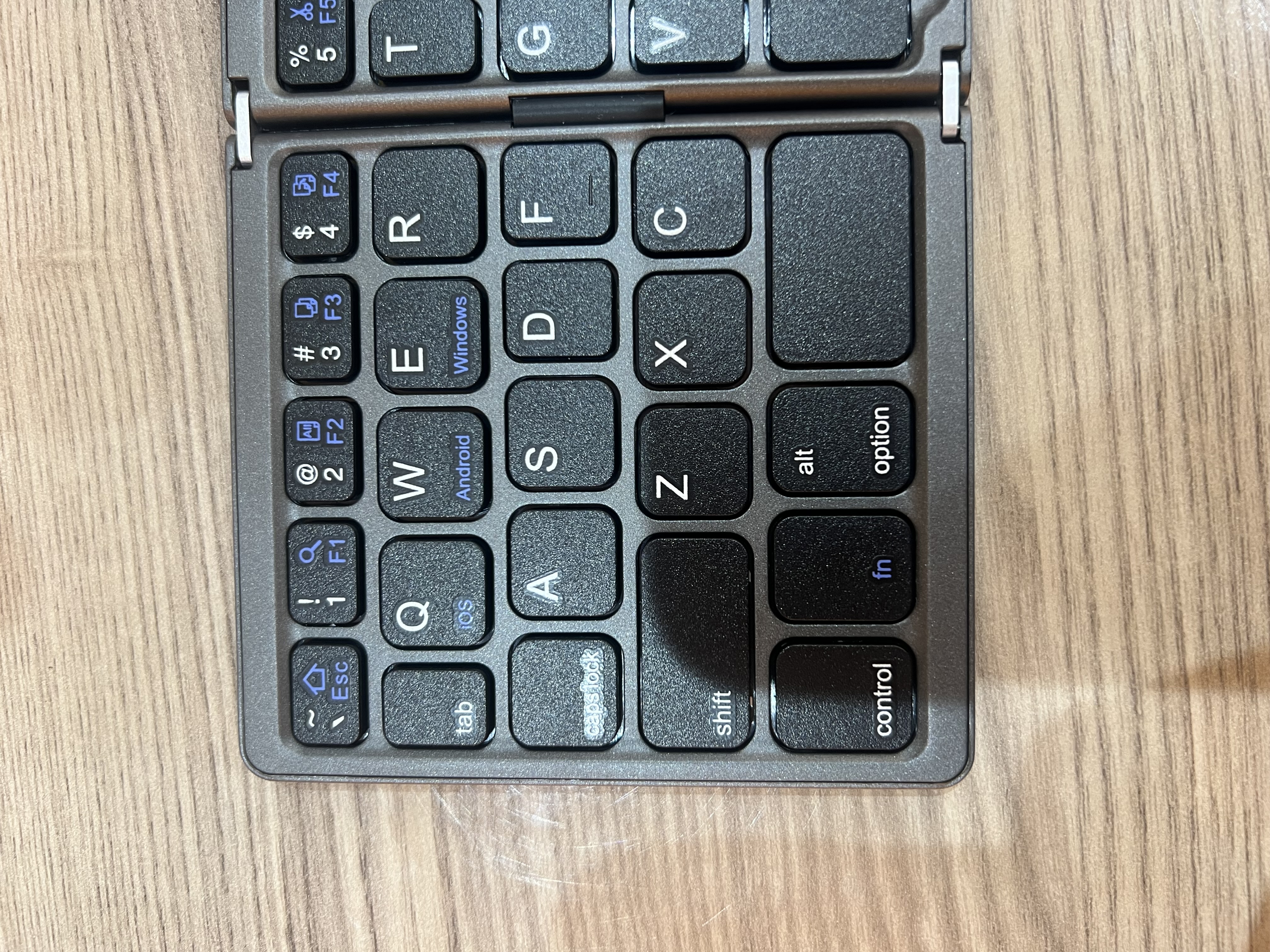 FOLDING CLAVIER WITH TOUCHPAD