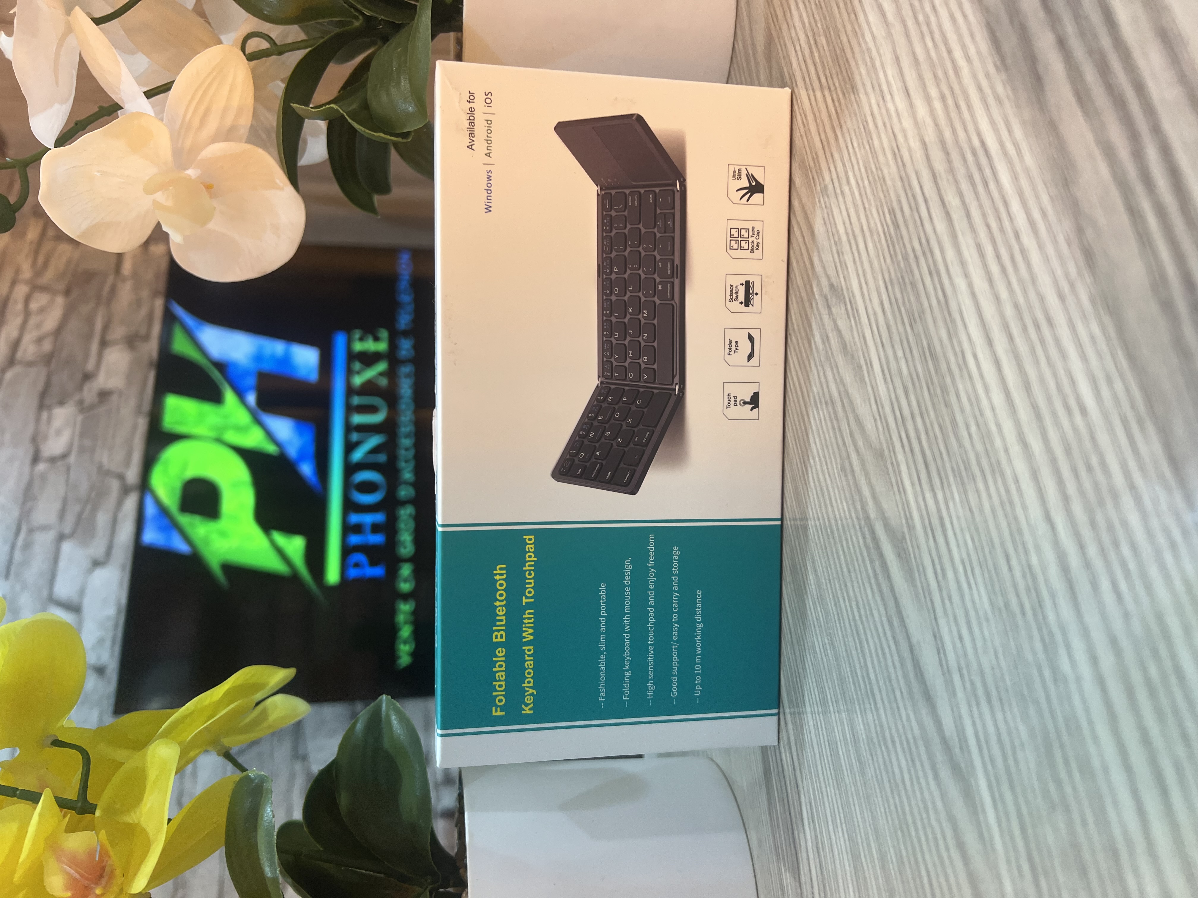 FOLDING CLAVIER WITH TOUCHPAD