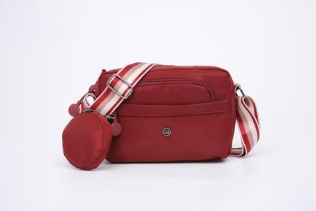 الموضة فحقيبة وحدة، عملية وأنيقة في نفس الوقت 👜”