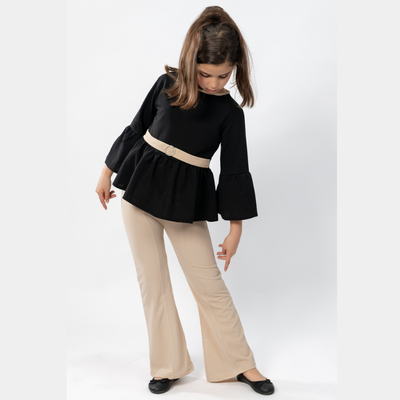 طقم عصري للبنات بلمسة كلاسيكية (SCUBA)