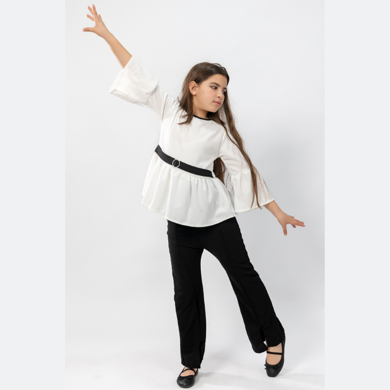 طقم عصري للبنات بلمسة كلاسيكية (SCUBA)