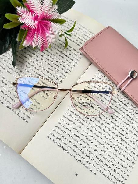 نظارات حماية من الأشعة الزرقاء.