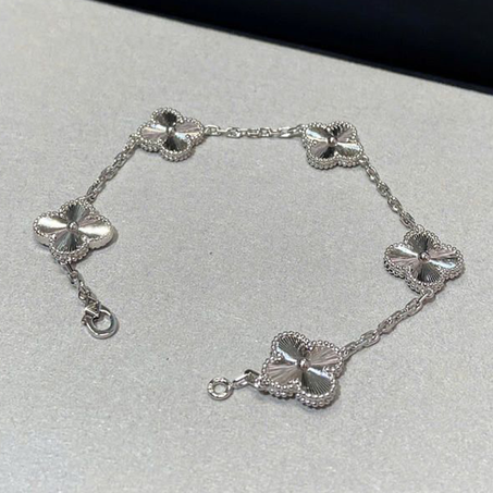 Van cleef Argenté pour homme & femme en acier inoxydable