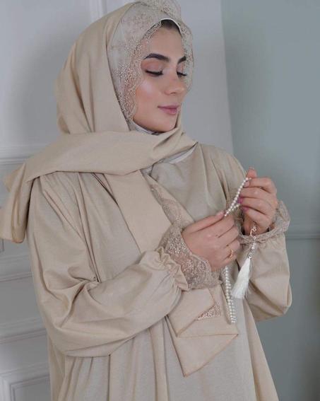 عباية أنيقة أخر الموضة ✅بتصميم ساحر 🧙  وجودة فائقة 🥰👌مع الشال بدونتيل والبوني لاصق معاه🥰ا الثوب كريب الحرير🥰