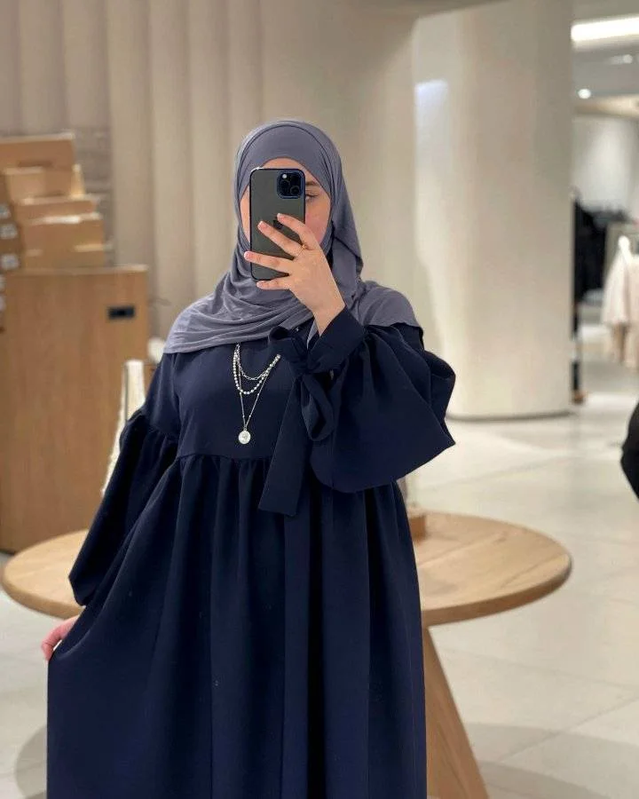 حجاب الفضفاض ازرق ليلي