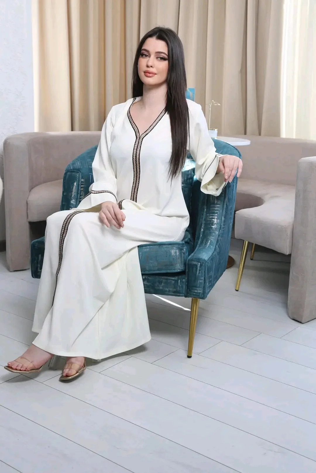 جلابة عصرية بيضاء