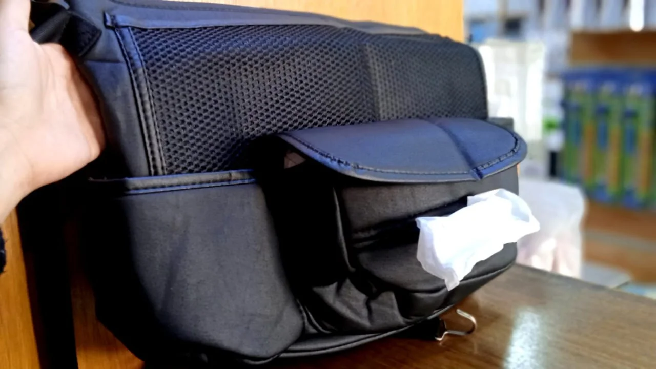 محفظة بتصميم أنيق وعصري يضيف لمسة من الأناقة إلى داخل سيارتك