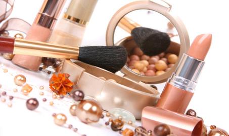 منتجات العناية بالبشرة ومستحضرات التجميل