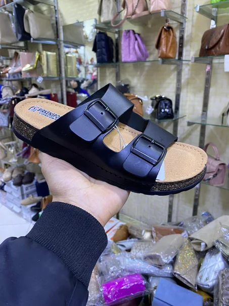 صندالية جلد طبي مريحة – راحة ودعم طوال اليوم