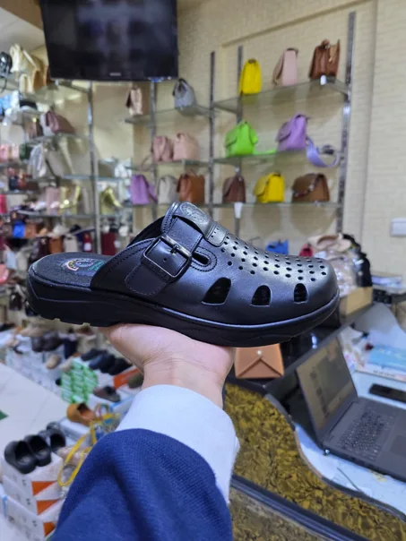 🔥 حرّ الصيف وعرق الرجلين؟ ارتاح من أول لبسة مع هاد الصابو المهوّى 👣