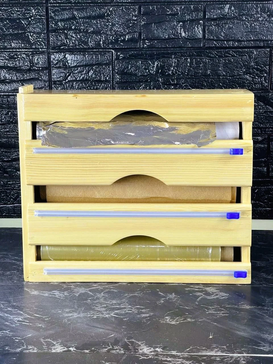 قطّاعة ورق (تستوعب لفة بطول 200 متر).