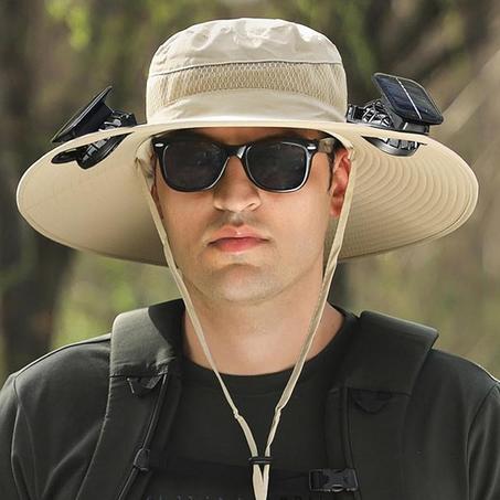 قبعة مزودة بمروحة شمسية