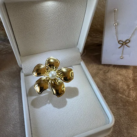 خاتم الزهرة الذهبية