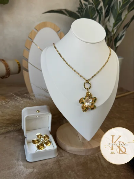 الزهرة الذهبية