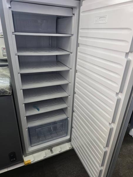 Congélateur arrêté 8 étager