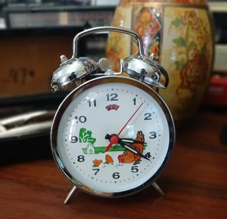 ساعة دجاجة طراز القديم