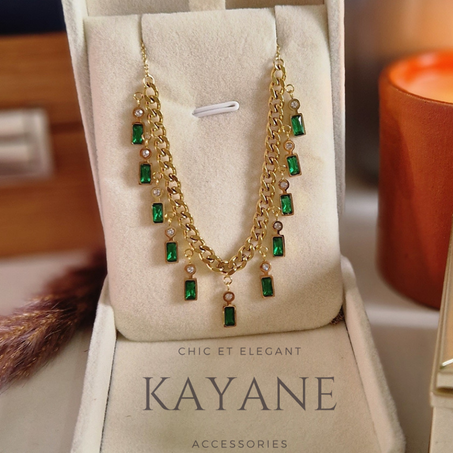 Collier en acier inoxydable avec pierres pendantes