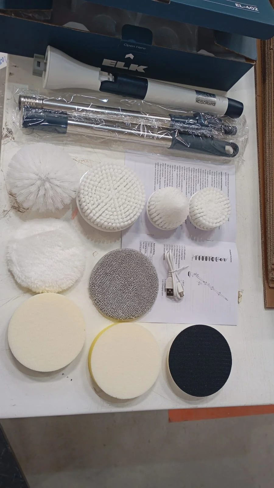 جهاز التنظيف مع مجموعة فرش تنظيف كهربائية