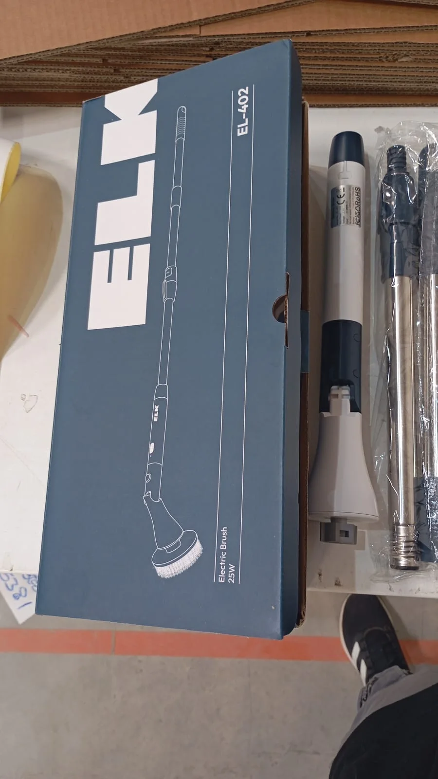 جهاز التنظيف مع مجموعة فرش تنظيف كهربائية