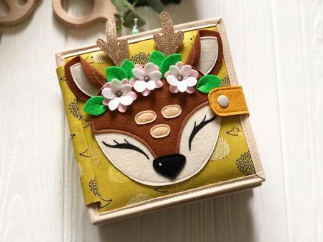 كتاب مونتيسوري للأطفال بغلاف غزال