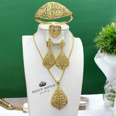 💎 طقم تقليدي مشبك – 4 قطع من الستانلس ستيل بجودة عالية (Réf. 316)